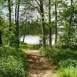 Dom Nad Jeziorem Privatunterkunft