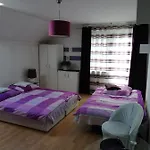 Dom Nad Jeziorem Privatunterkunft