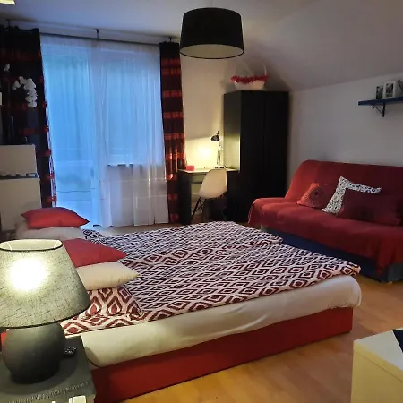 Dom Nad Jeziorem Homestay *