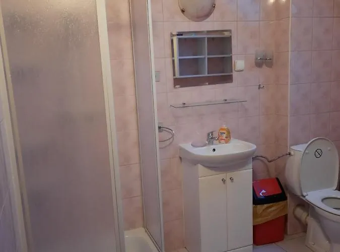 Dom Nad Jeziorem Homestay *